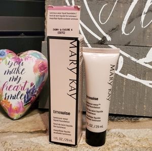 *NEW* Mary Kay Luminous Foundation Ivory 6